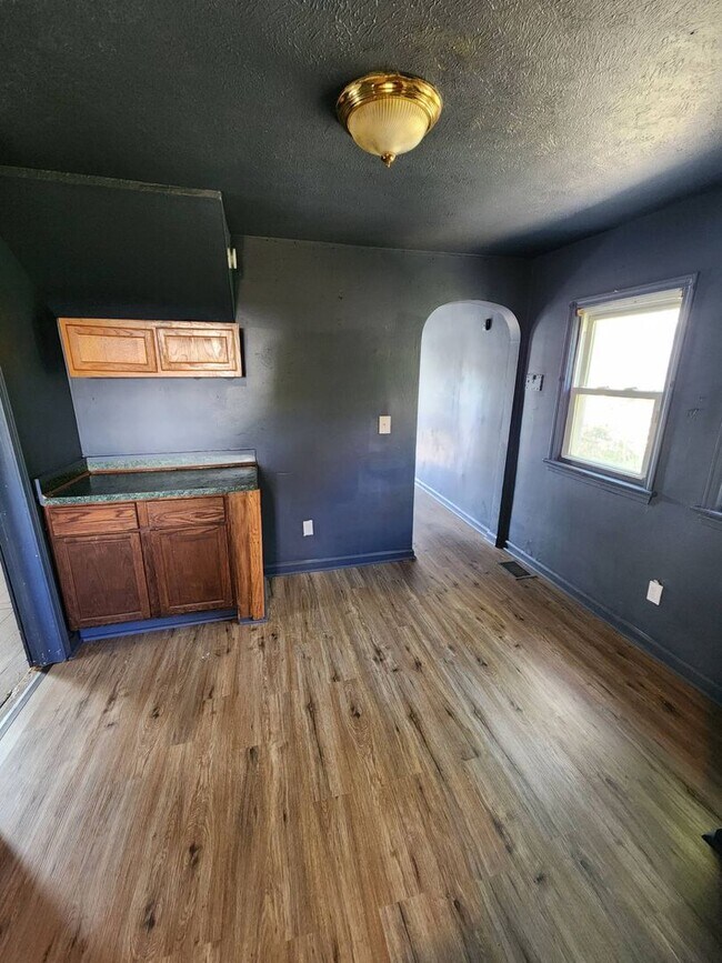 Building Photo - 10317 Reno Ave
