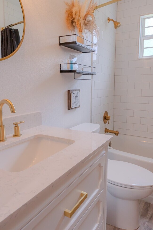 Building Photo - Charming 3BR Fully Furnished Apartment in ...