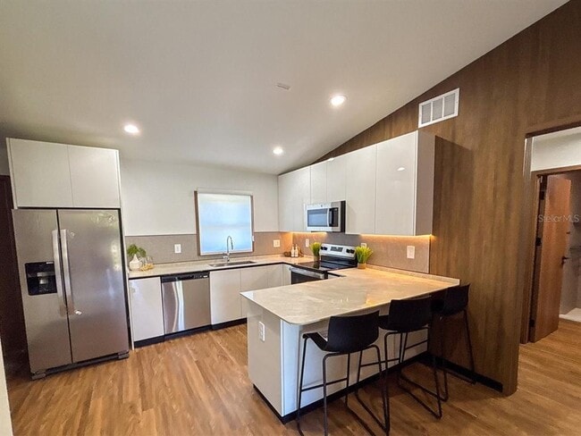 Building Photo - 344 Vireo Ave
