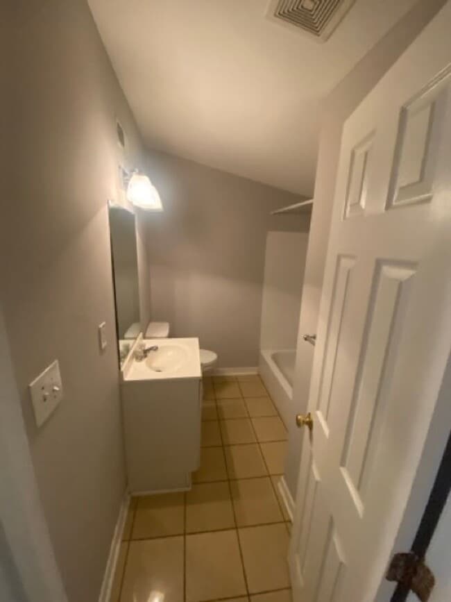 Building Photo - Cute 3 Bedroom Manchester Bungalow