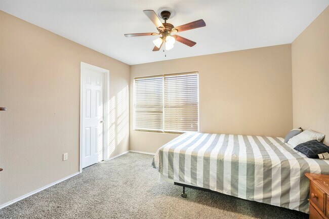 Building Photo - 2122 Mallorca Dr