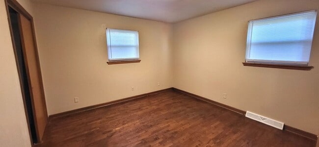Building Photo - 3 Bedroom home in Southeast Springfield fo...
