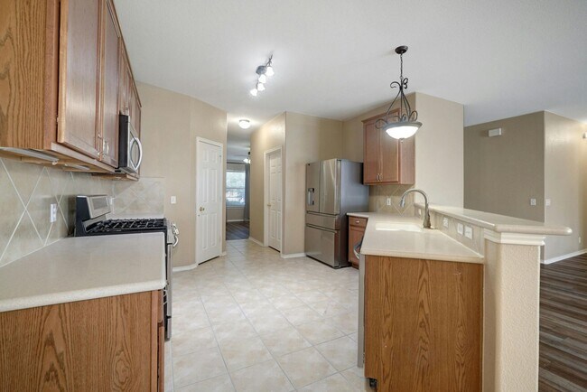 Building Photo - Spacious 4-Bedroom Gem with Office in Desi...