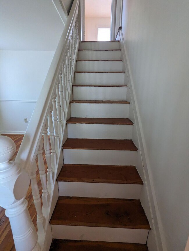 Building Photo - Spacious 3 Bedroom House Available Now!