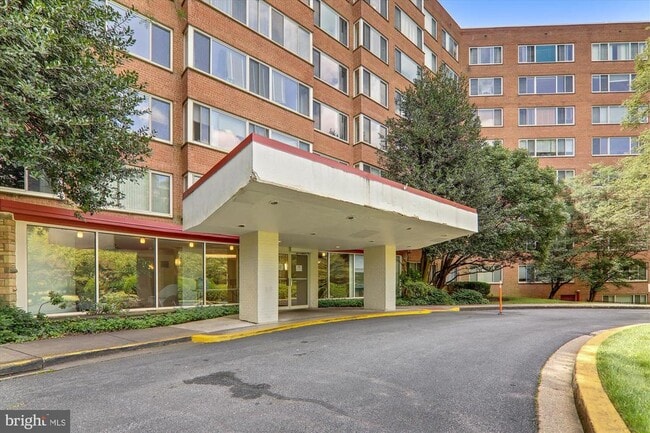 Building Photo - 4000 Tunlaw Rd NW