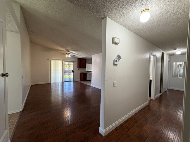 Building Photo - 560 S Quince Ave
