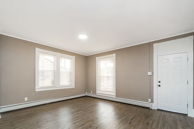 Building Photo - Spacious 3-Bed + Office Home in Slatington — Fresh Floors & Flexible Layout