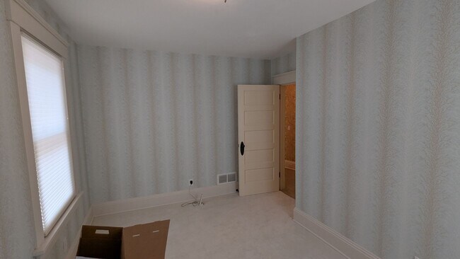 Building Photo - Welcome to this fully furnished 3-bedroom, 1.5-bath home in Massillon