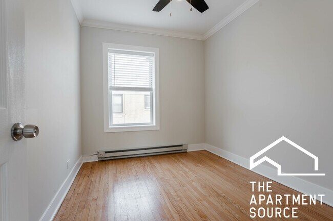 Building Photo - 3815 N Greenview Ave