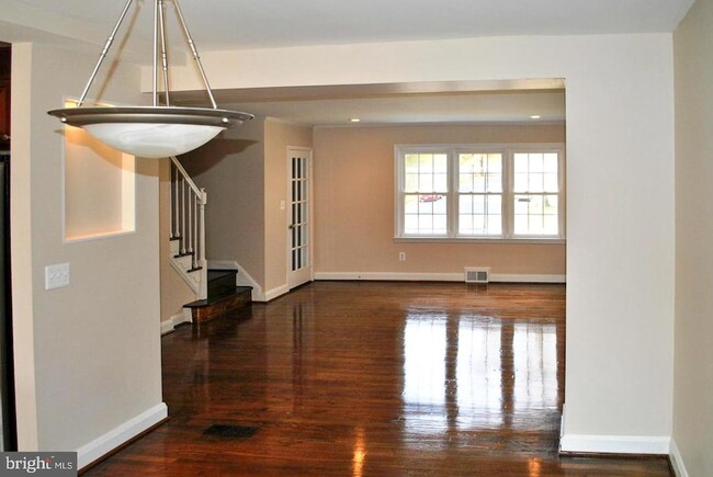 Building Photo - 8119 Pleasant Plains Rd