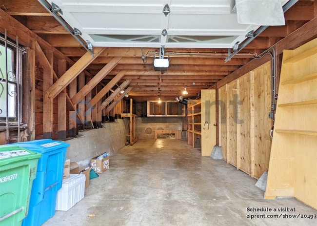 Building Photo - 1352 Lake St