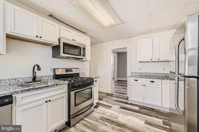 Building Photo - 3101 Gibbons Ave