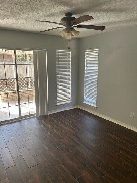 Building Photo - 957 Rustwood Dr