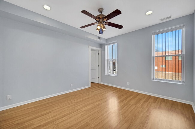 Building Photo - 2257 W Fullerton Ave