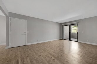 Building Photo - Upgraded 2 bedroom in gated community