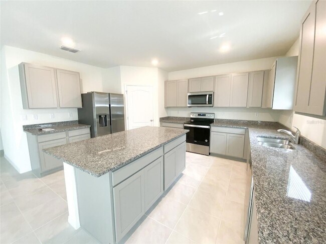 Building Photo - 495 Lily Ln