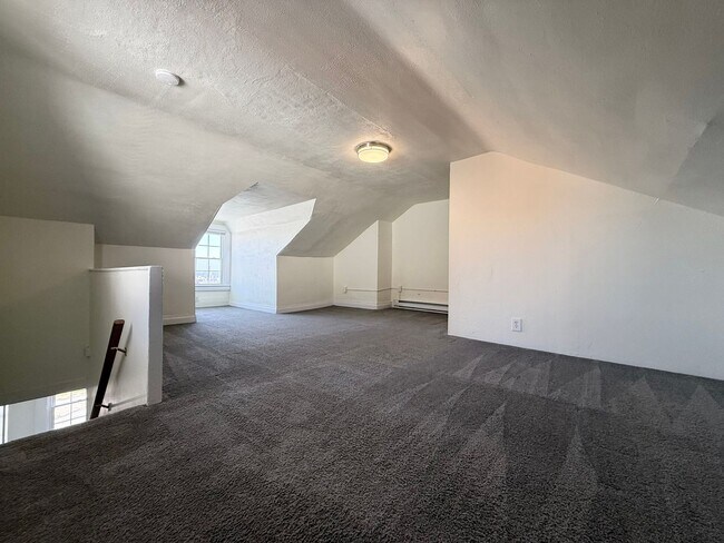 Building Photo - Updated 4BR / 2 Bath Home with off-street parking!