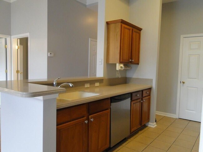 Building Photo - 2700 Pine Tree Rd NE