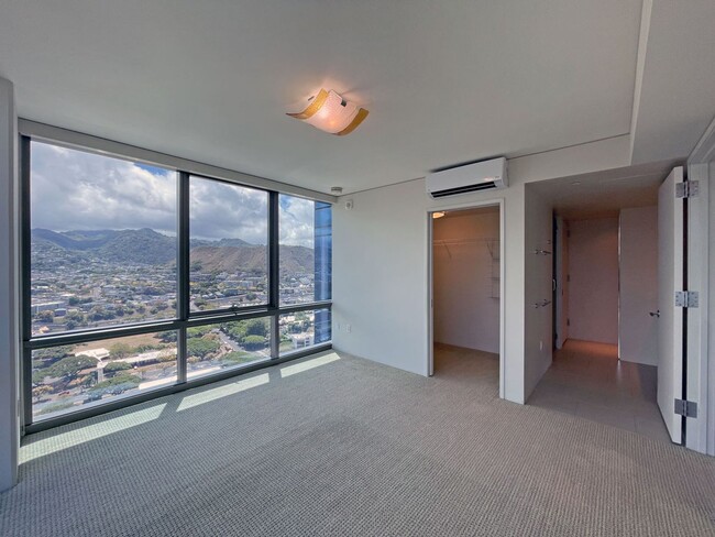 Building Photo - Capitol Place - High Floor!