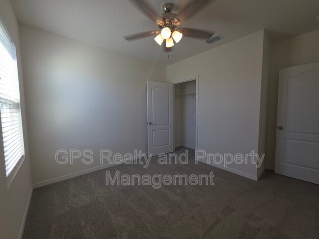 Building Photo - 33409 Country House Dr