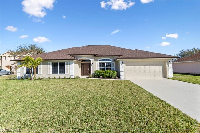 Building Photo - 4BR Home in Gated Town Lakes Community with Lake View