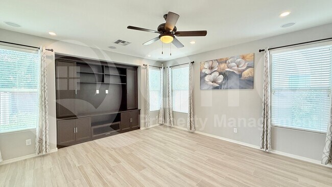 Building Photo - 3945 E Mesquite St