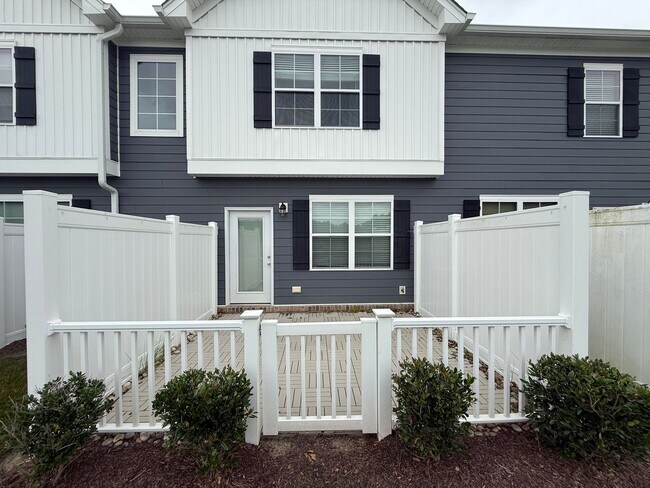 Building Photo - Great Condo On The Riverfront Golf Course