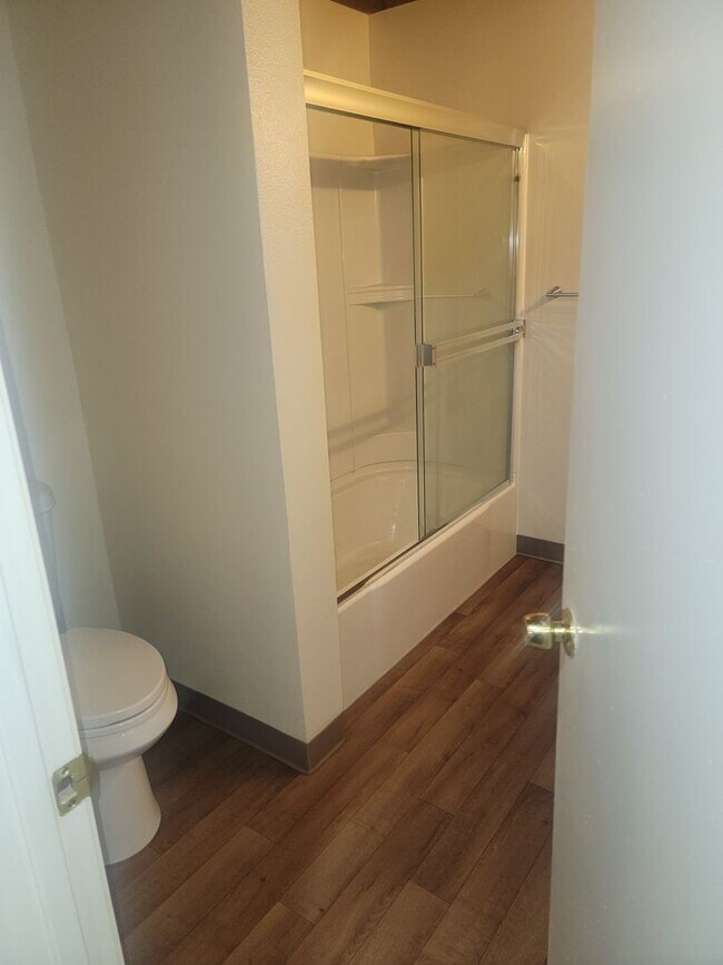 Building Photo - University Place 4 bedroom, 2 bath. Partially fenced yard