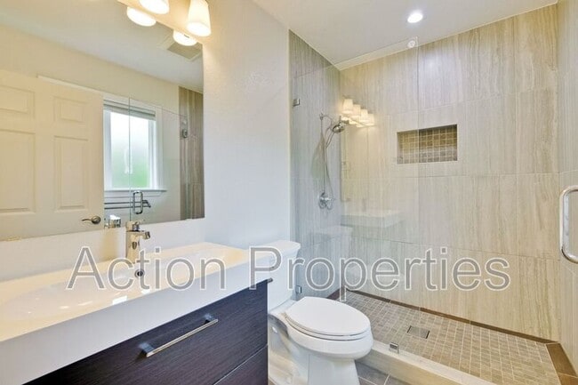 Building Photo - 1650 Goldfinch Way