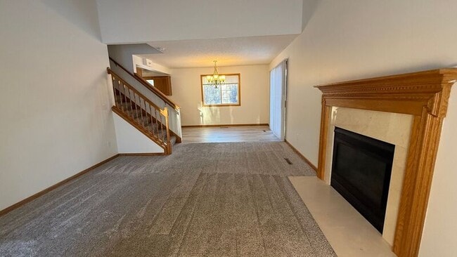 Building Photo - 2755 Ranchview Ln N