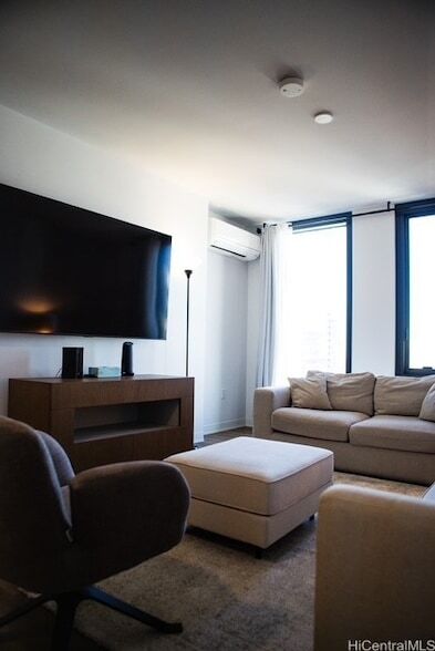 Building Photo - 987 Queen St