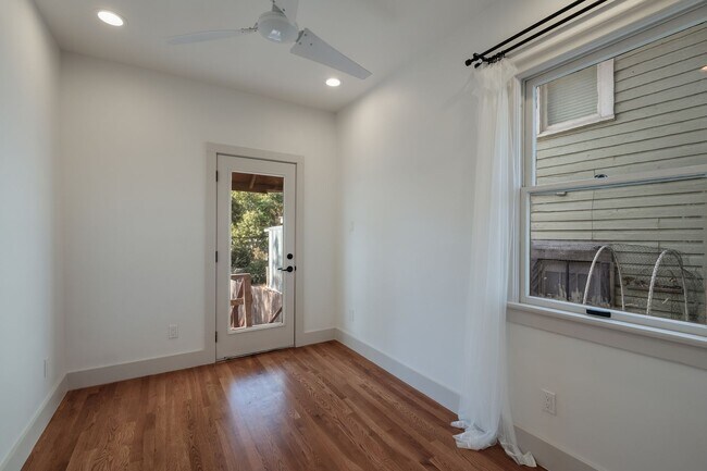 Building Photo - 2/1 Historic Monte Vista Meets Modern Convenience