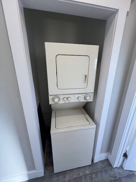 Building Photo - 1336 White Ave