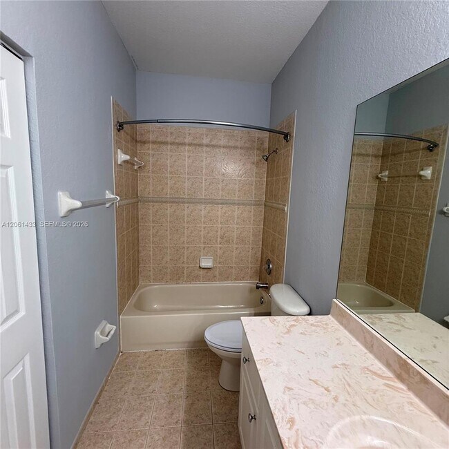 Building Photo - 8811 S Isles Cir