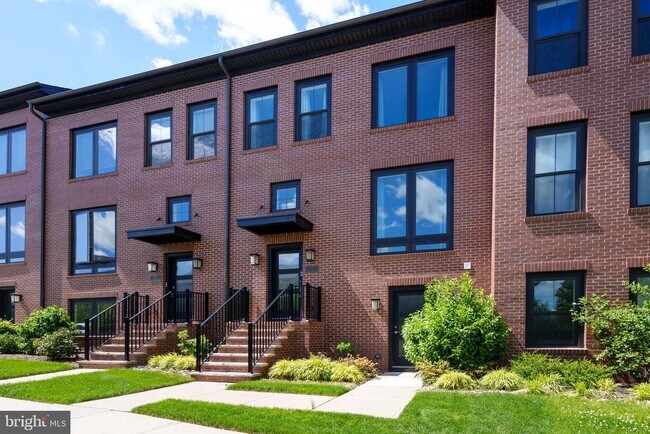 Building Photo - 3 E Hartwick Dr