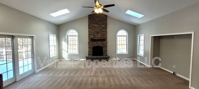 Building Photo - 2057 Rowley Rd