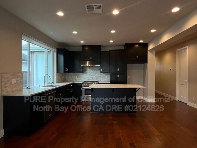 Building Photo - 3681 Hemlock St