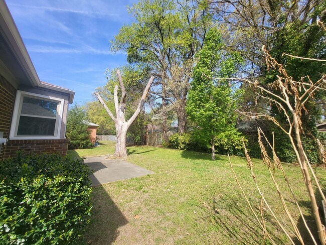 Building Photo - EASTON PLACE