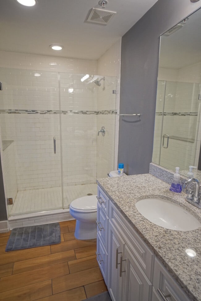 Building Photo - Downtown Tampa Luxury 1BR Condo at Skypoint