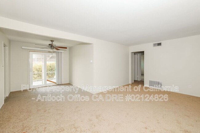 Building Photo - 2117 Biglow Dr