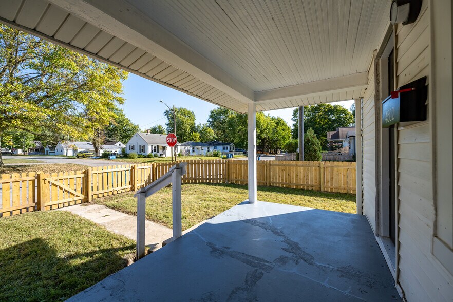 Building Photo - 4502 Kingsley Dr