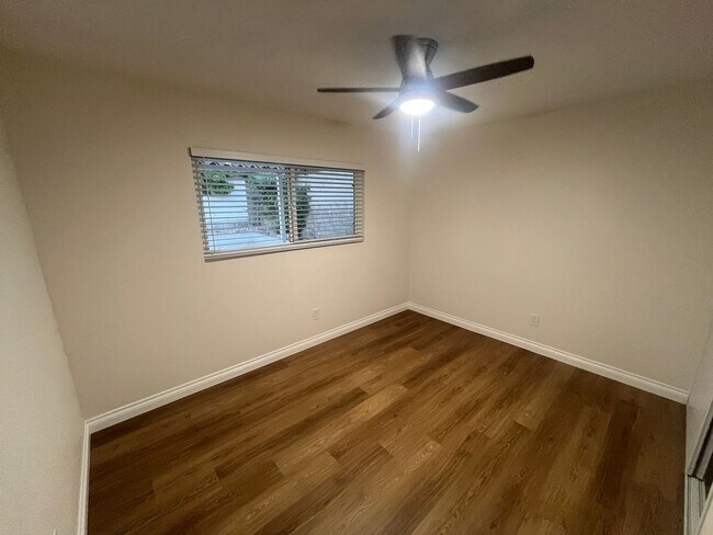 Building Photo - Remodeled 3 Bed / 2 Bath Single-Family Home | Garage, Big yard