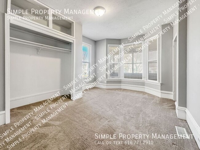 Building Photo - 156 Carrier St NE