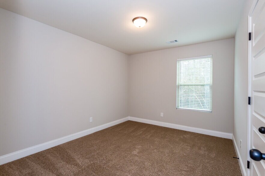 Building Photo - 1157 Pebble Ridge Dr