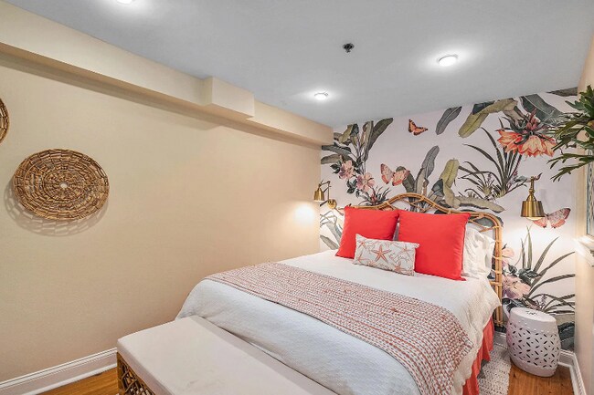 Building Photo - 157 Calhoun St