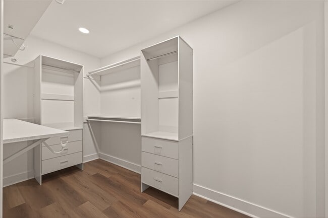 Building Photo - 5503 Jason St