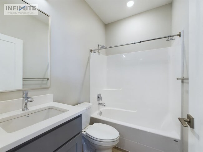 Building Photo - Bozeman Stunner!