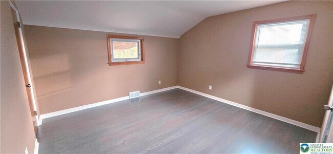 Building Photo - 1103 N Van Buren St