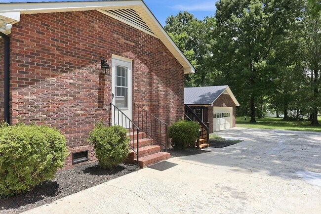 Building Photo - 6299 Spring Ct Ln