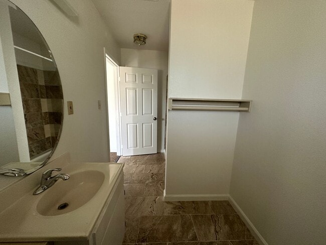 Building Photo - Nicely remodeled home